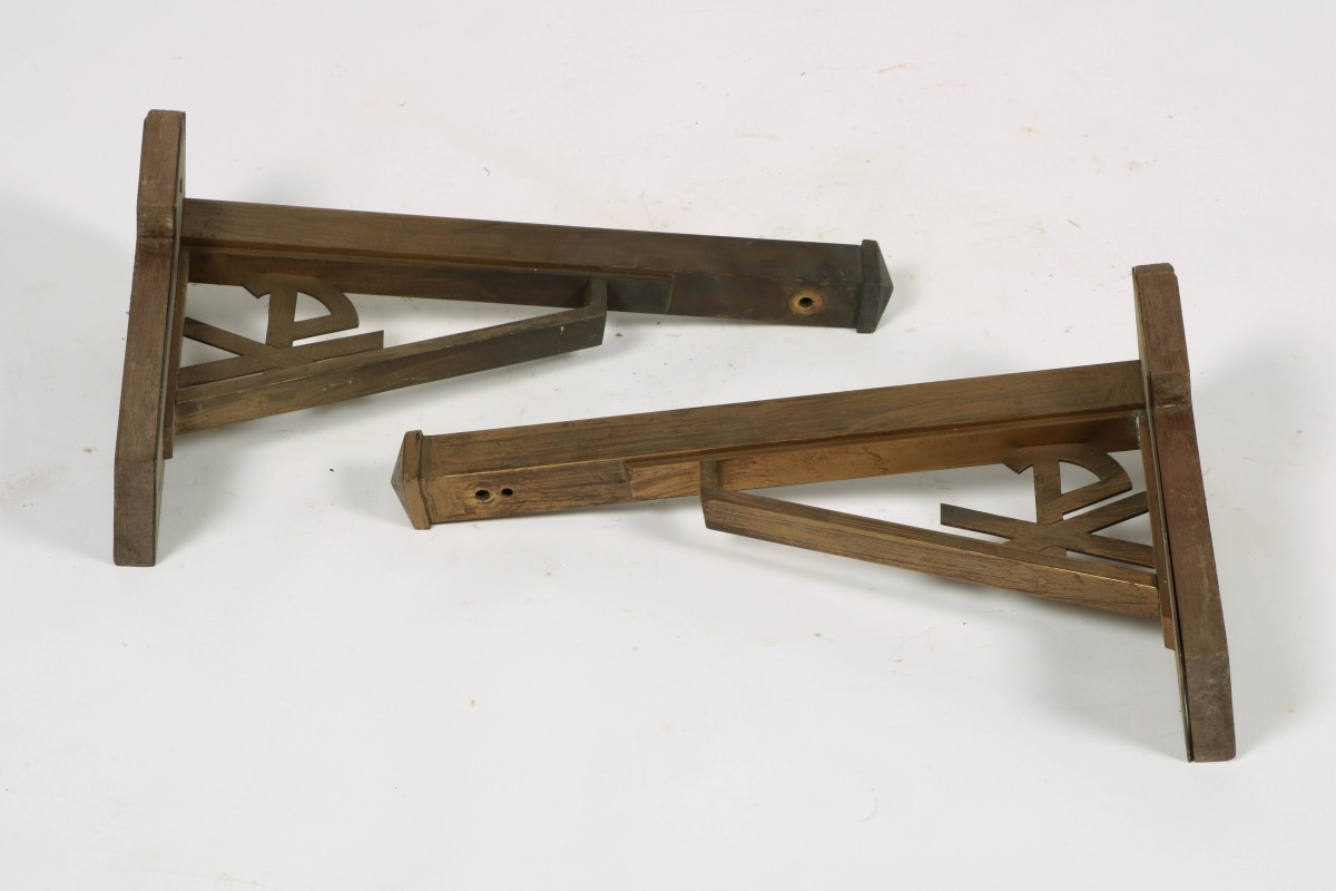 Twee messing wandconsoles, Pax Christi, mid. 20e eeuw.