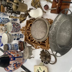 Een groot lot bestaande uit o.a. Afrikaanse maskers (Dan, DRC).