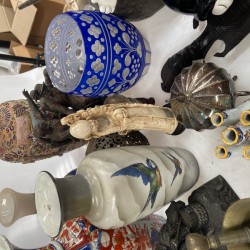Een groot lot bestaande uit o.a. Afrikaanse maskers (Dan, DRC).