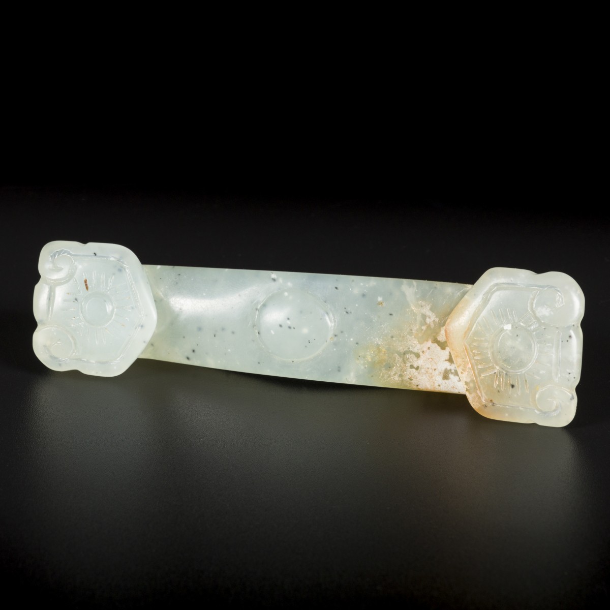 Een jade snijstukje. China, 20e eeuw.