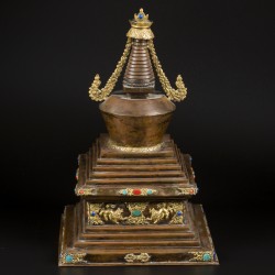 Een boeddhistische Bodhi pagode / stupa, Sino Tibetaans, 20e eeuw.