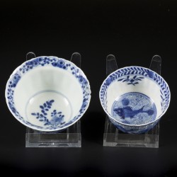 Een lot divers blauw-wit porselein waaronder met krab en baars decor. China, 19e eeuw.