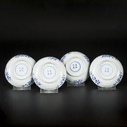 Een lot divers blauw-wit porselein waaronder met krab en baars decor. China, 19e eeuw.