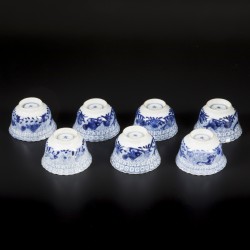 Een lot divers blauw-wit porselein waaronder met krab en baars decor. China, 19e eeuw.