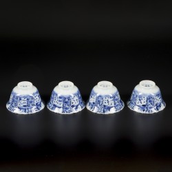 Een lot divers blauw-wit porselein waaronder met krab en baars decor. China, 19e eeuw.