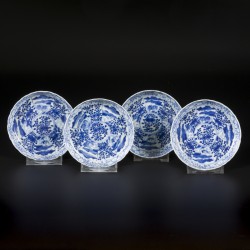 Een lot divers blauw-wit porselein waaronder met krab en baars decor. China, 19e eeuw.