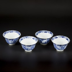 Een lot divers blauw-wit porselein waaronder met krab en baars decor. China, 19e eeuw.