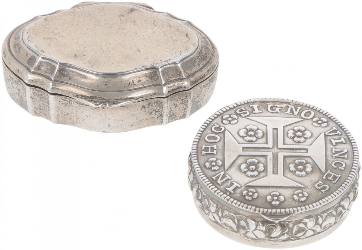 (2) delig lot diverse doosjes zilver.