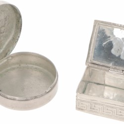 (2) delig lot diverse doosjes zilver.