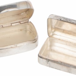 (2) delig lot diverse doosjes zilver.