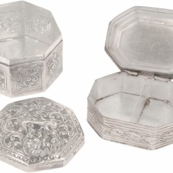 (2) delig lot diverse doosjes zilver.