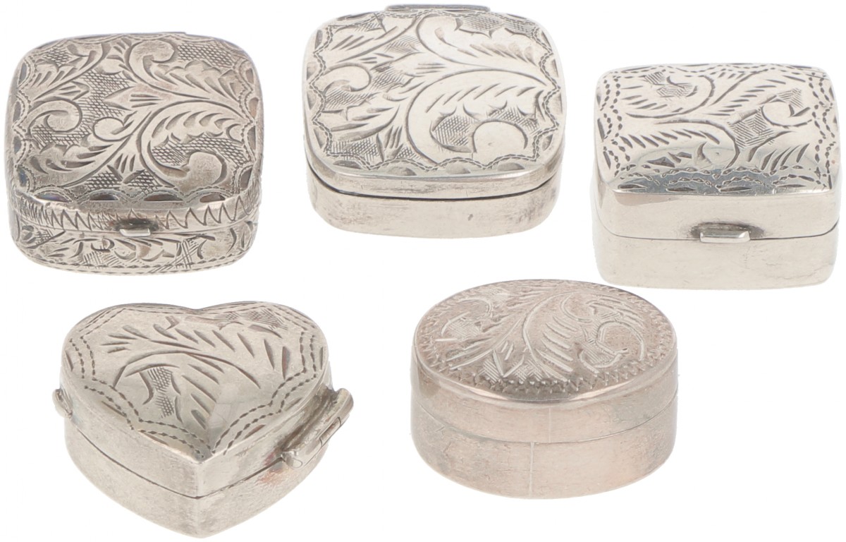 (5) delig lot diverse doosjes zilver.