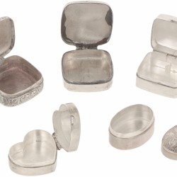(5) delig lot diverse doosjes zilver.