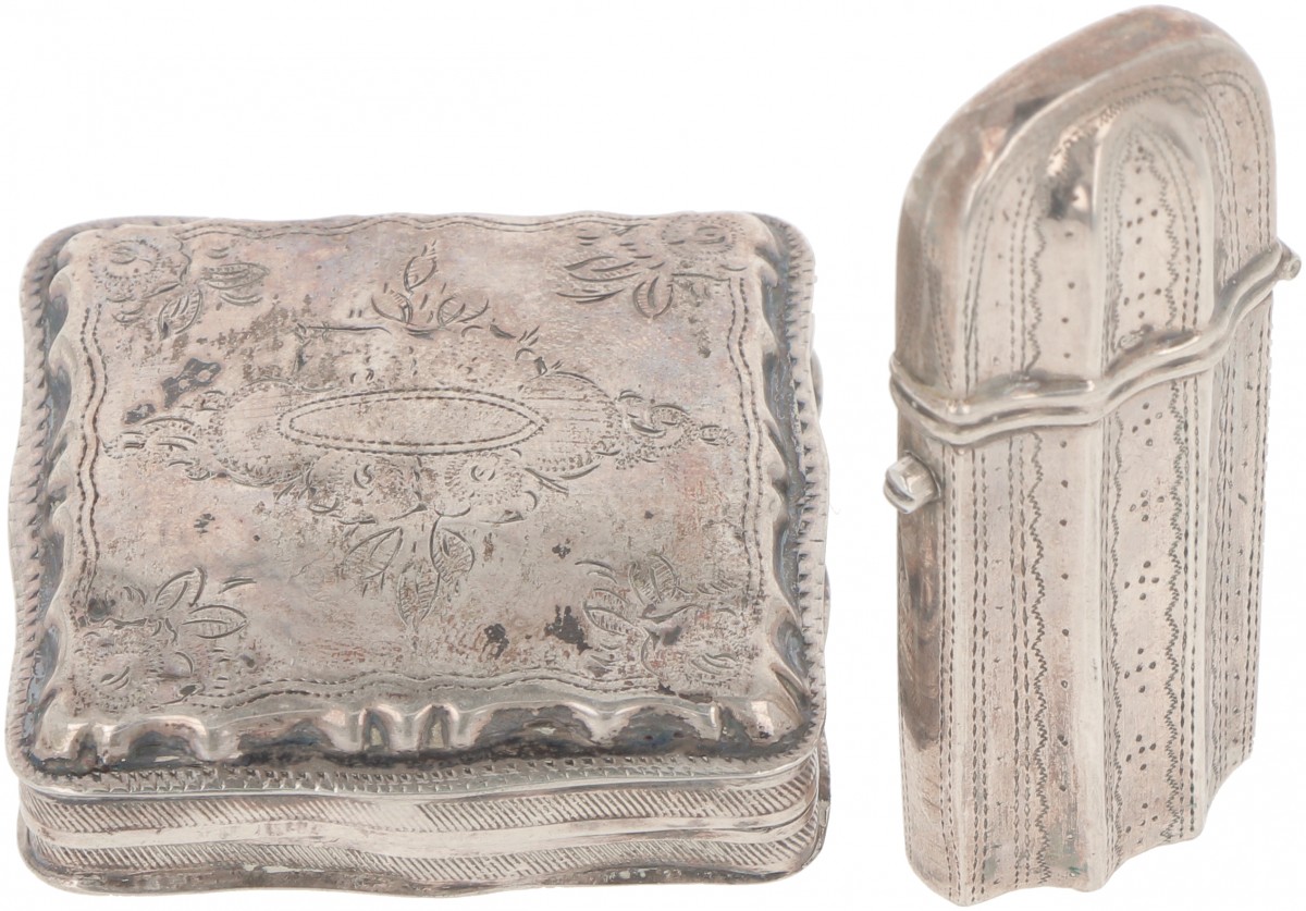 (2) delig lot doosjes zilver.