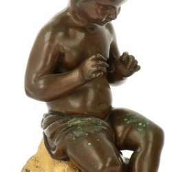 Een bronzen beeldje van een peuter, 2e helft 19e eeuw.