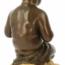 Een bronzen beeldje van een peuter, 2e helft 19e eeuw.