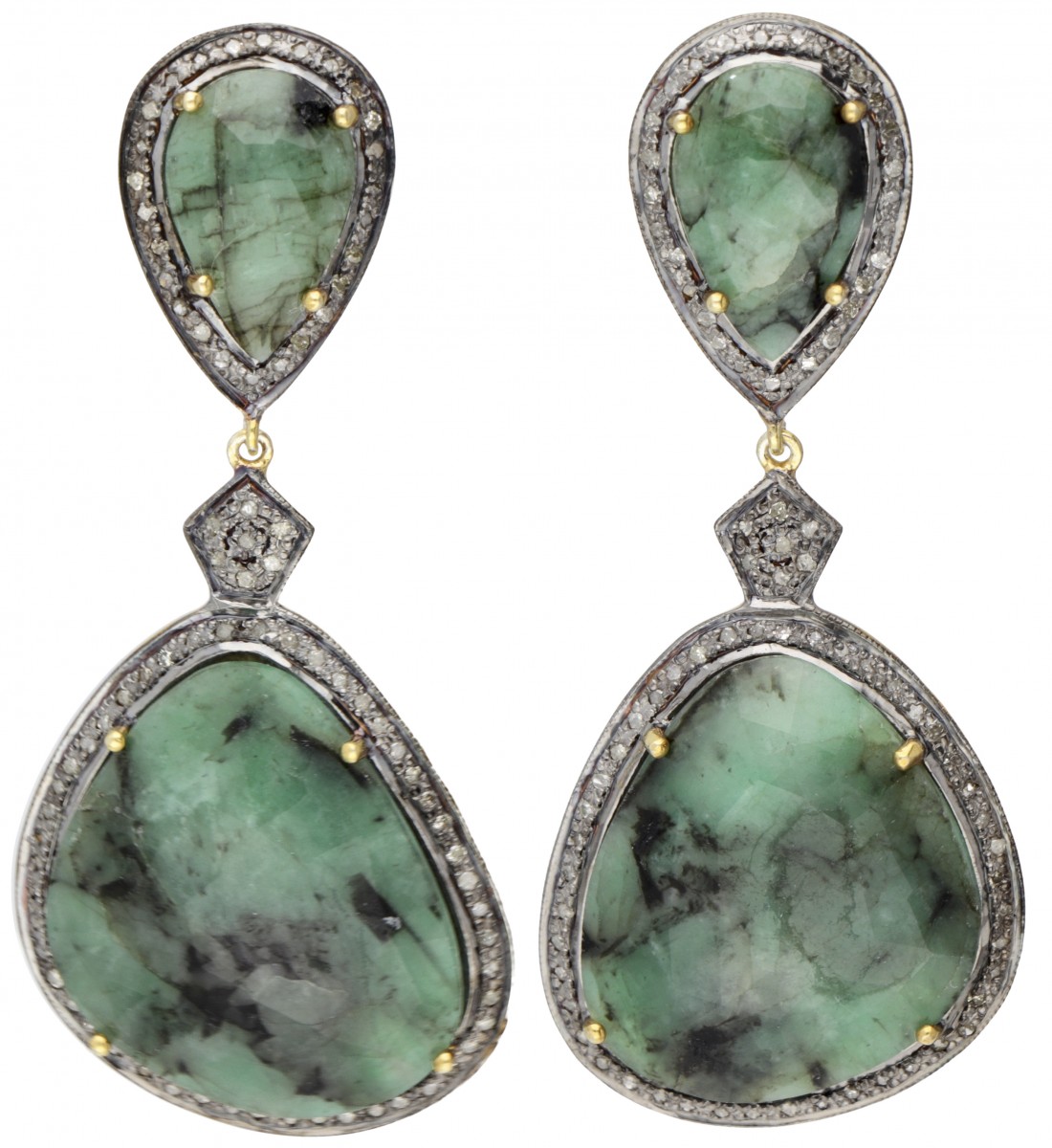 Vergulde sterling zilveren oorbellen bezet met smaragd en diamant.