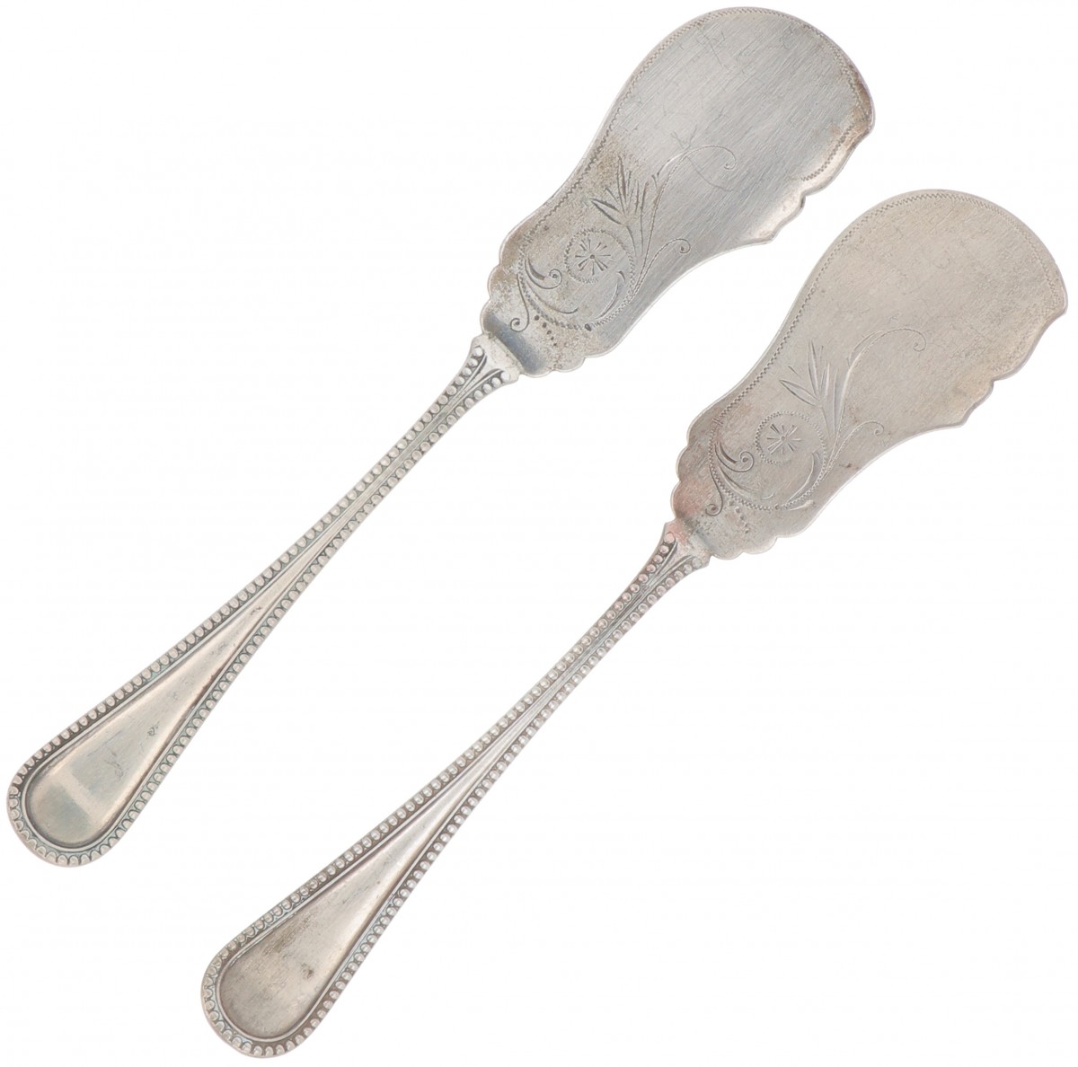 (2) botermesjes zilver.