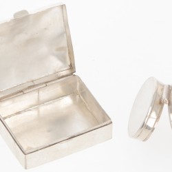 (2) delig lot diverse doosjes zilver.