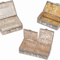(3) delig lot diverse doosjes zilver.