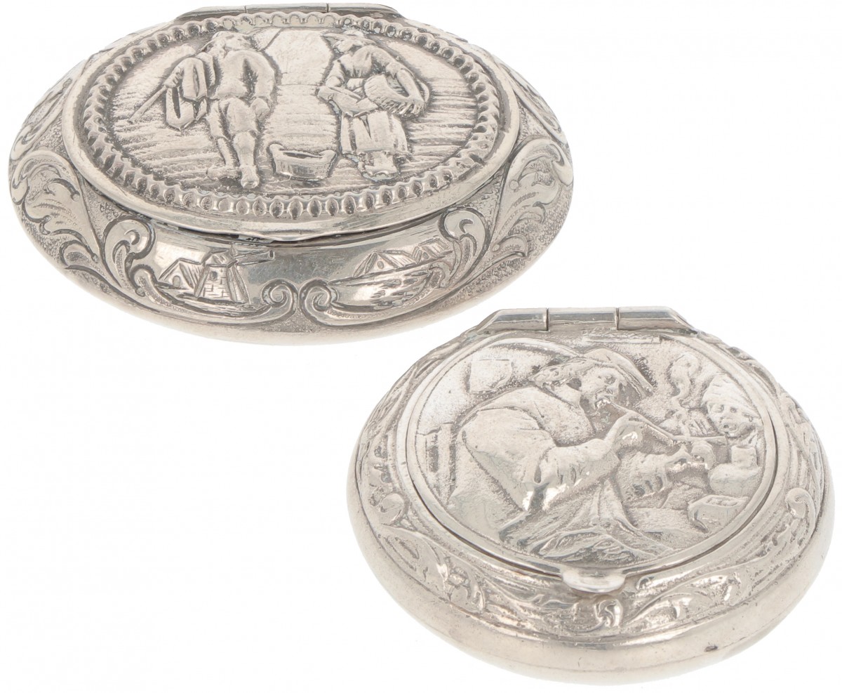 (2) delig lot diverse doosjes zilver.