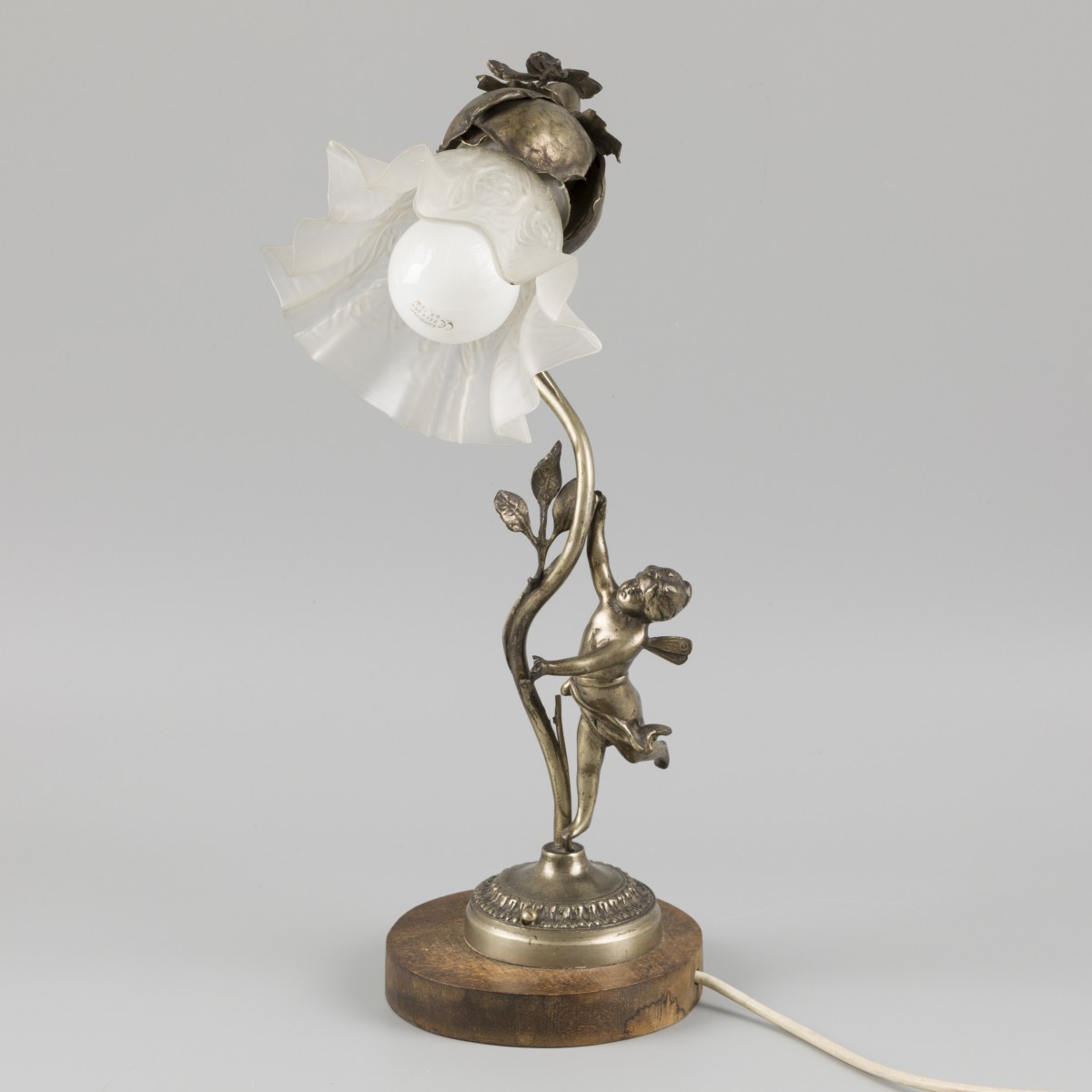 Een metalen staand lampje in de vorm van een bloem op steel, 20e eeuw.