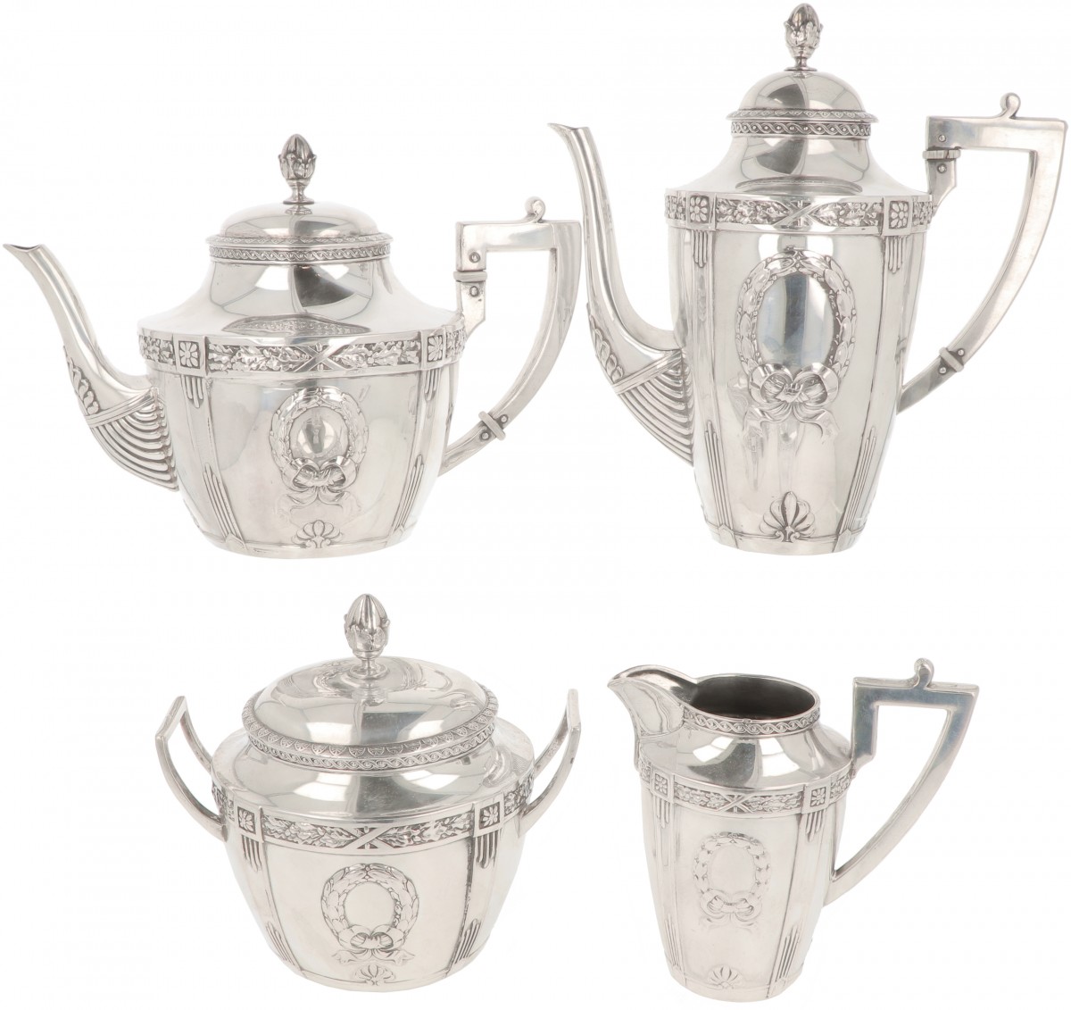(4) delig koffie- en theeservies zilver.