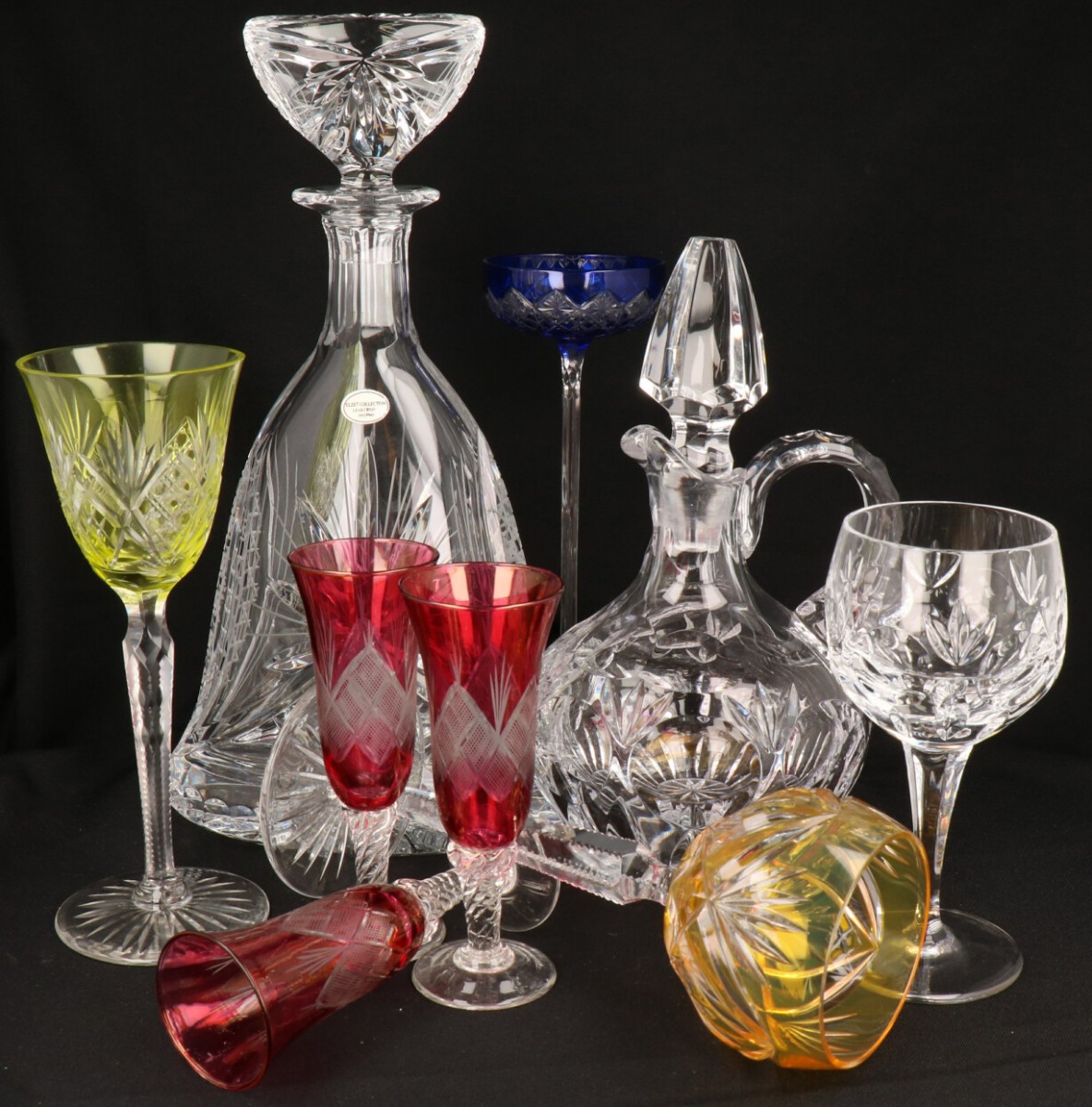Een (9) Delig lot Boheems kristal w.o. 2 decanters.
