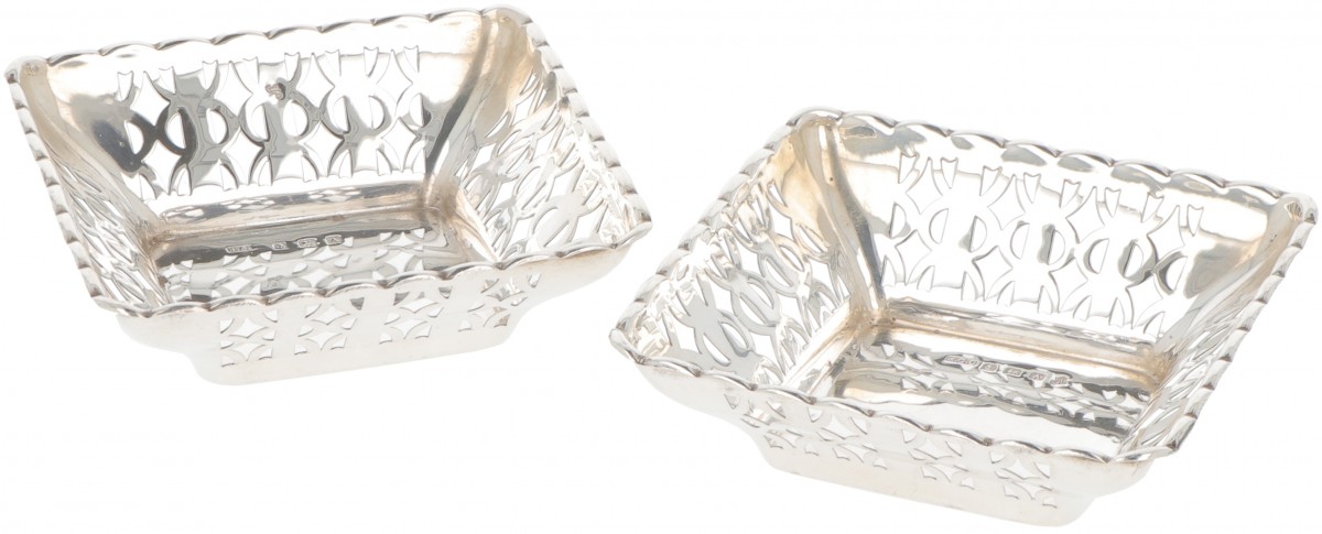 (2) delige set bonbonschaaltjes zilver.