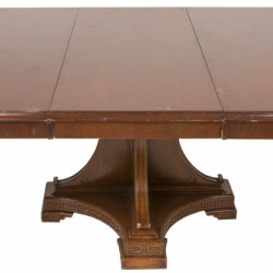 Een massief mahonie coulissetafel met drie bijbehorende tussenbladen. ca. 1900.