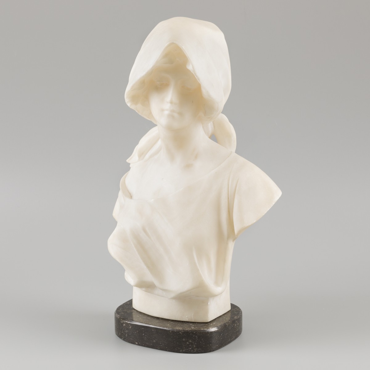 Richard Henry Park (1832-1890), Een marmeren buste, voorstellende een vrouw met gelokenogen.