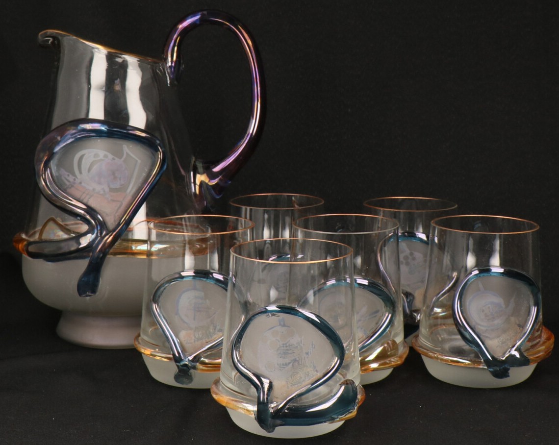 Een Decanter met 6 glazen "JON ART".