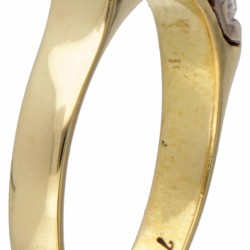 18 kt. Geelgouden alliance ring bezet met ca. 0.60 ct. diamant.