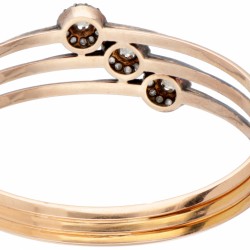 14 kt. Roségouden antieke bangle armband bezet met ca. 0.91 ct. diamant.