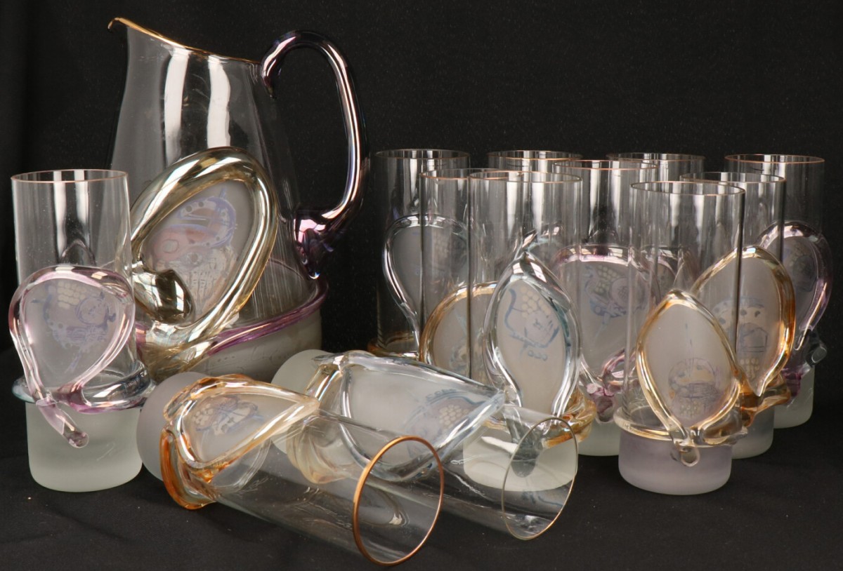Decanter met 12 glazen "JON ART".