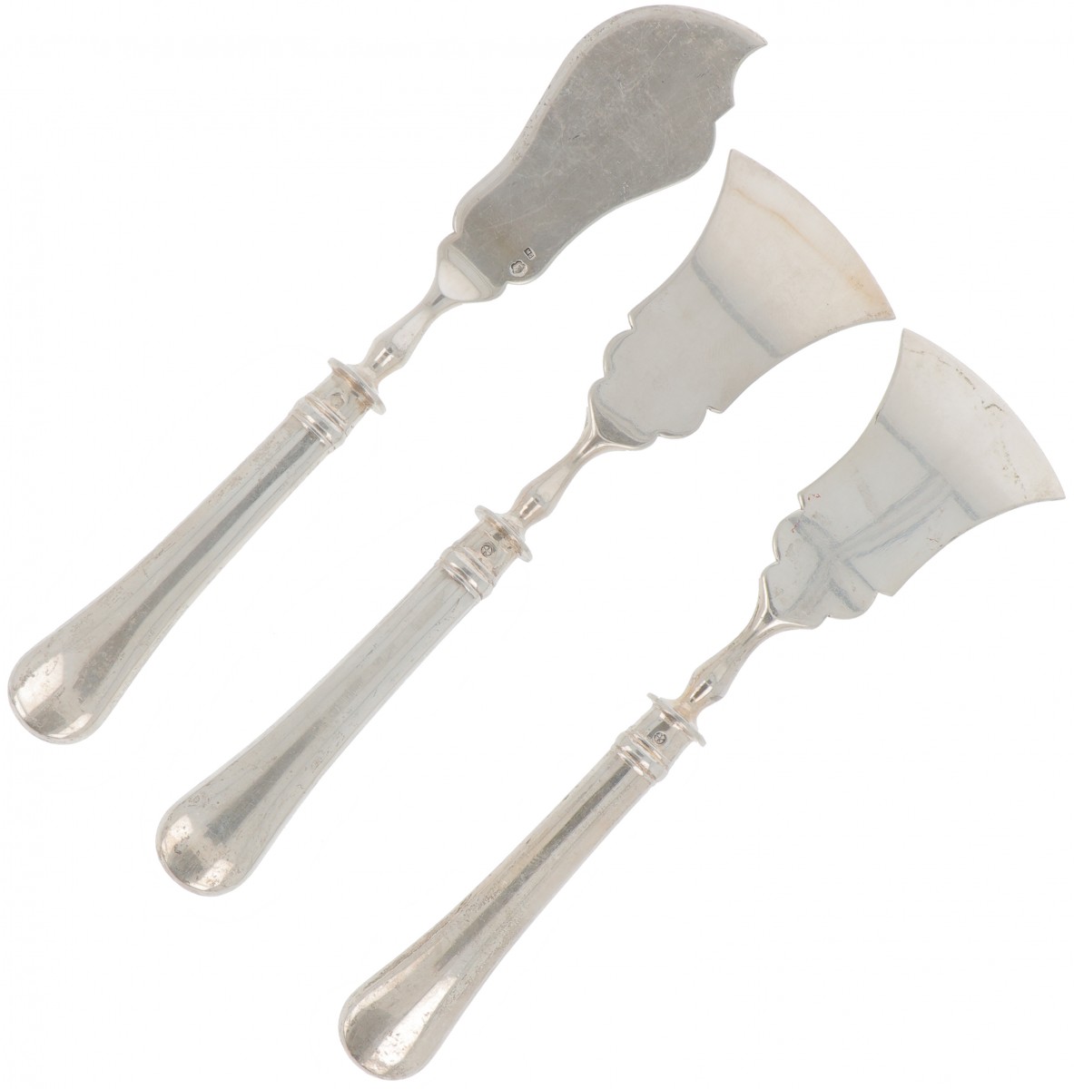 (3) delig lot kaasscheppen & botermes zilver.