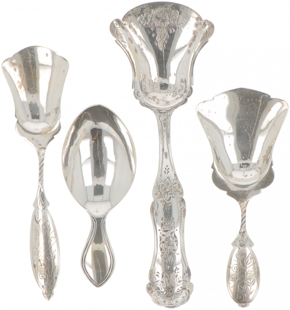 (4) delig lot suikerschepjes en theeduimen zilver.