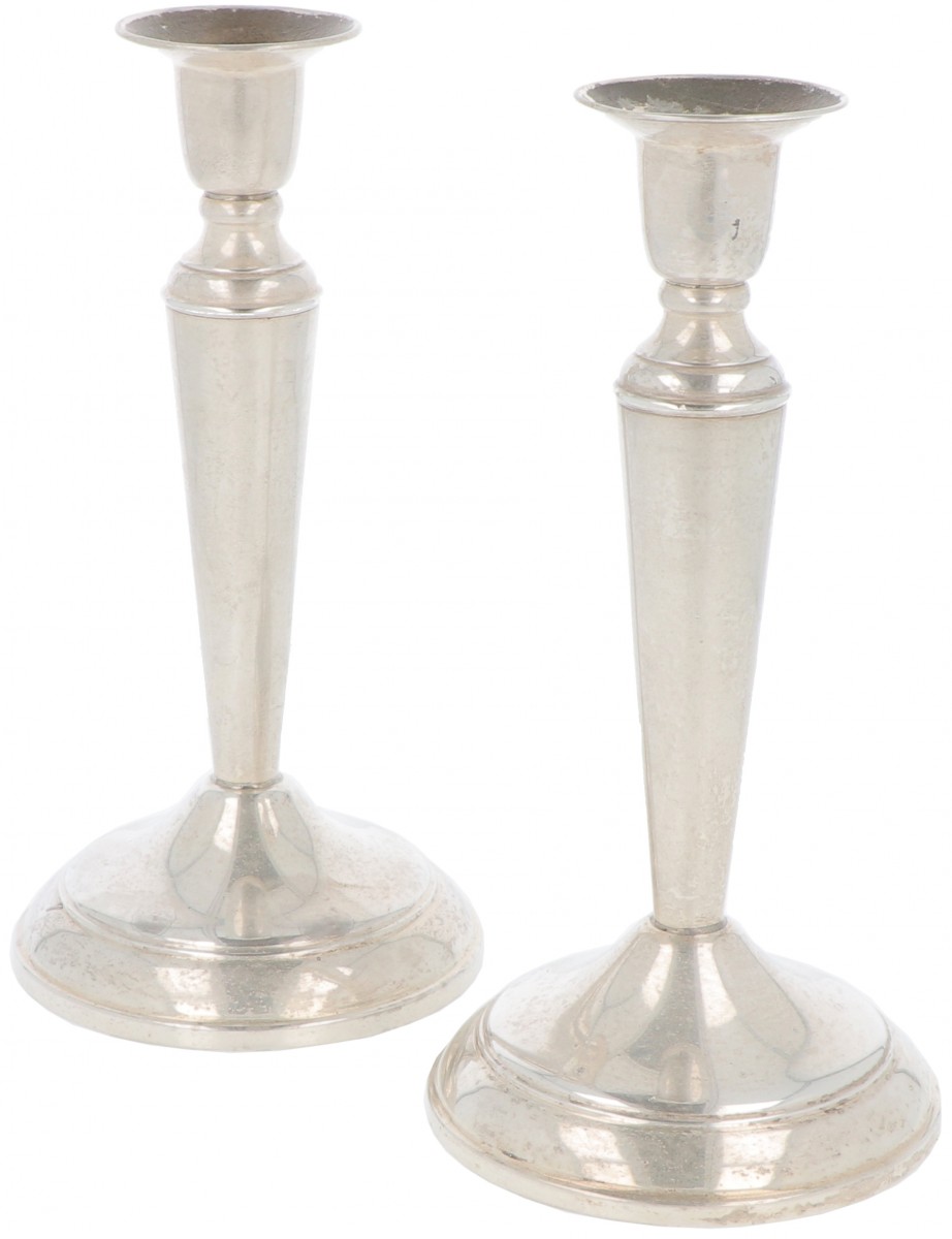 (2) delige set tafelkandelaren zilver.