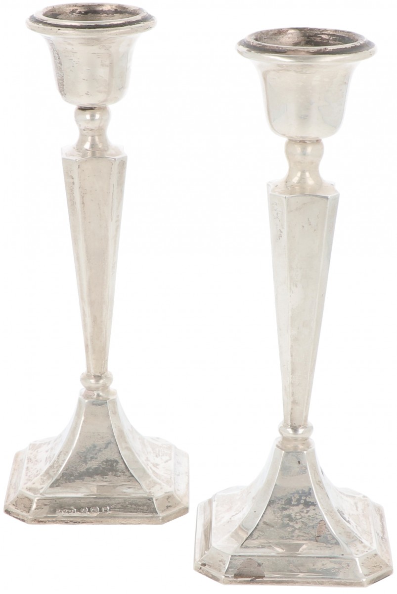(2) delige set tafelkandelaren zilver.