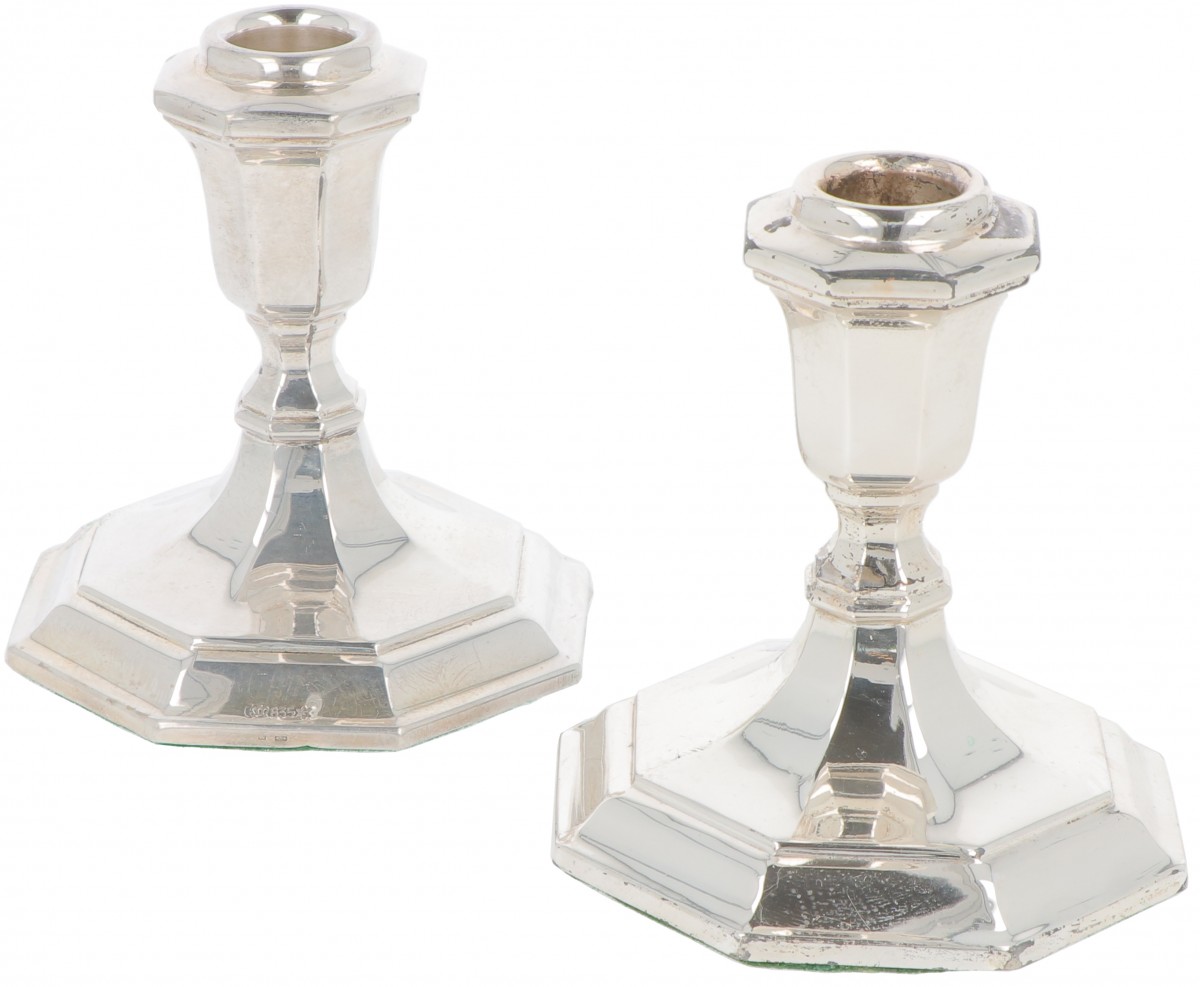 (2) delige set tafelkandelaren zilver.