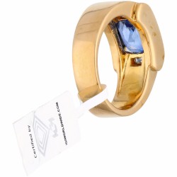 Geelgouden heren zegelring, met ca. 0.25 ct. diamant en ca. 6.50 ct. natuurlijke saffier - 18 kt.