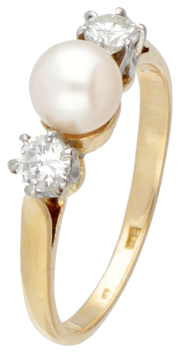 18 kt. Geelgouden vintage ring bezet met ca. 0.34 ct. diamant en zoetwaterparel.