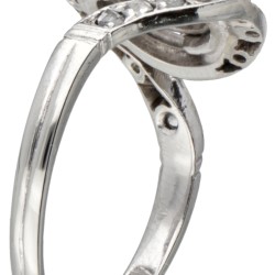 18 kt. Witgouden antieke ring bezet met ca. 0.29 ct. diamant.