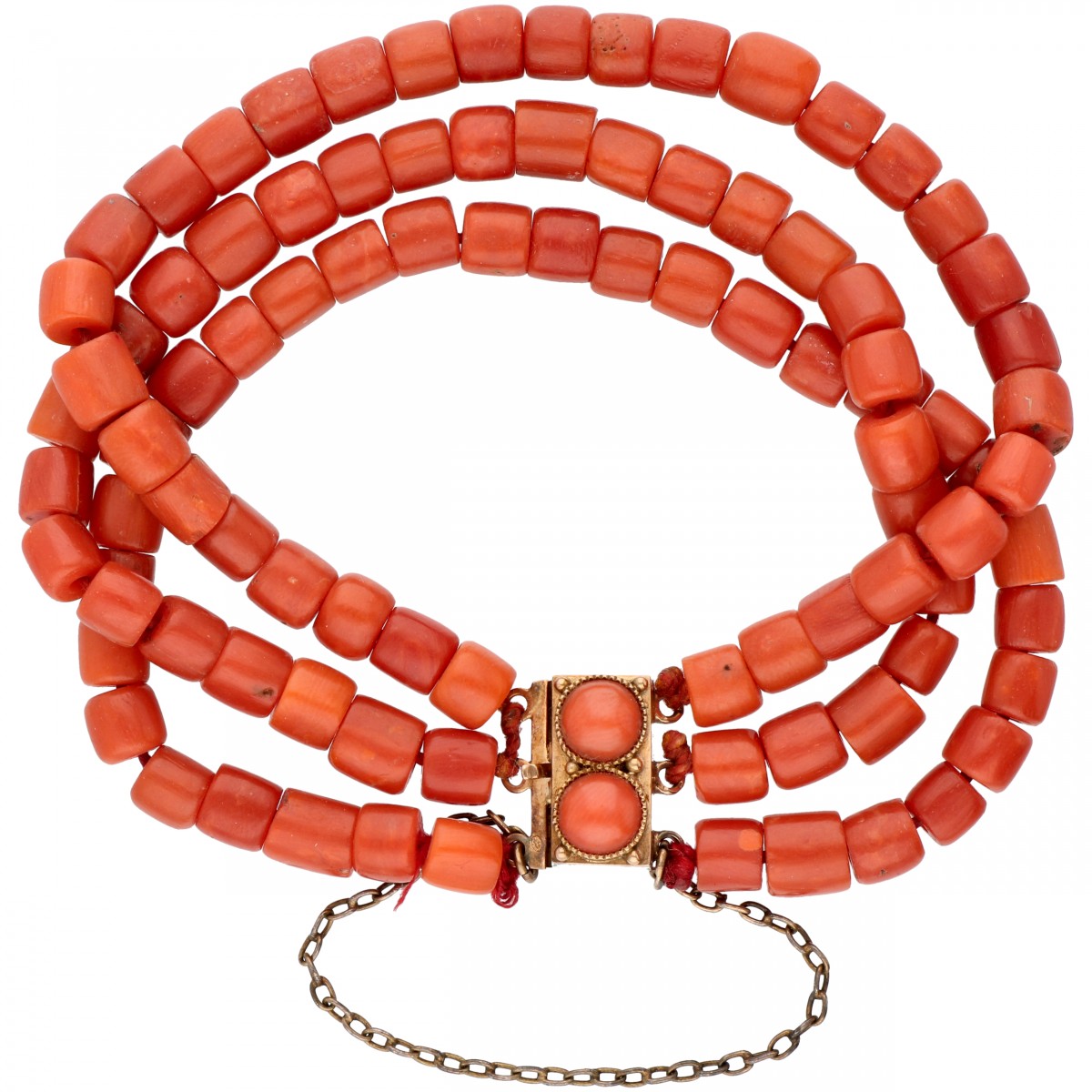 Drierijige bloedkoralen armband met een rosegouden baksluiting - 14 kt.