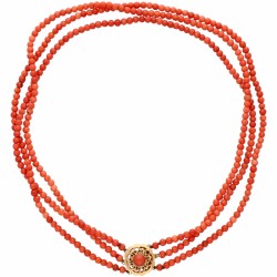 Drierijig bloedkoralen collier met een geelgouden sluiting - 14 kt.