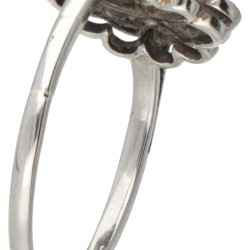 14 kt. Witgouden antieke ring bezet met ca. 0.22 ct. diamant.