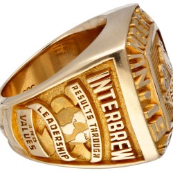 Tiffany & Co. 14 kt. geelgouden 'Interbrew' college ring bezet met ca. 0.06 ct. diamant.