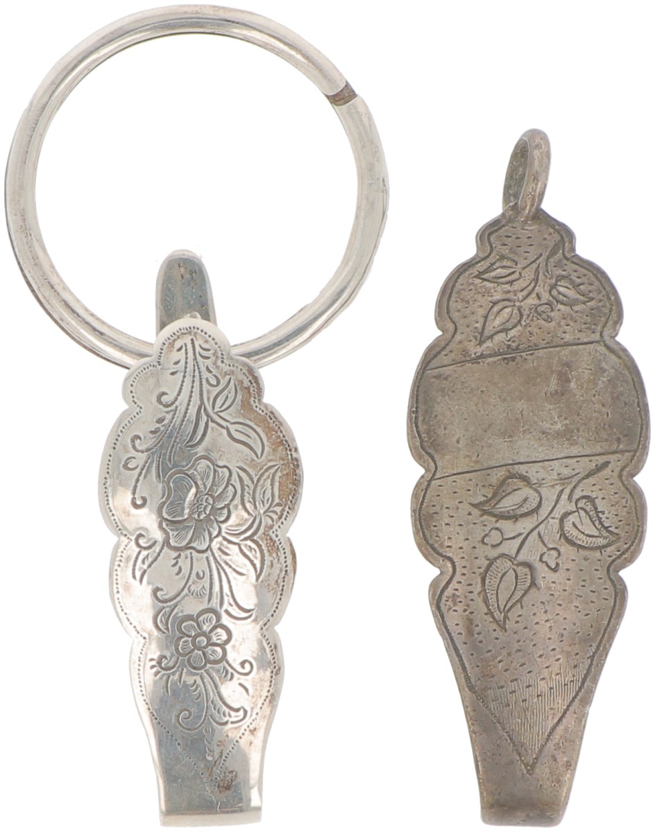 (2) delig lot rokhaken zilver.