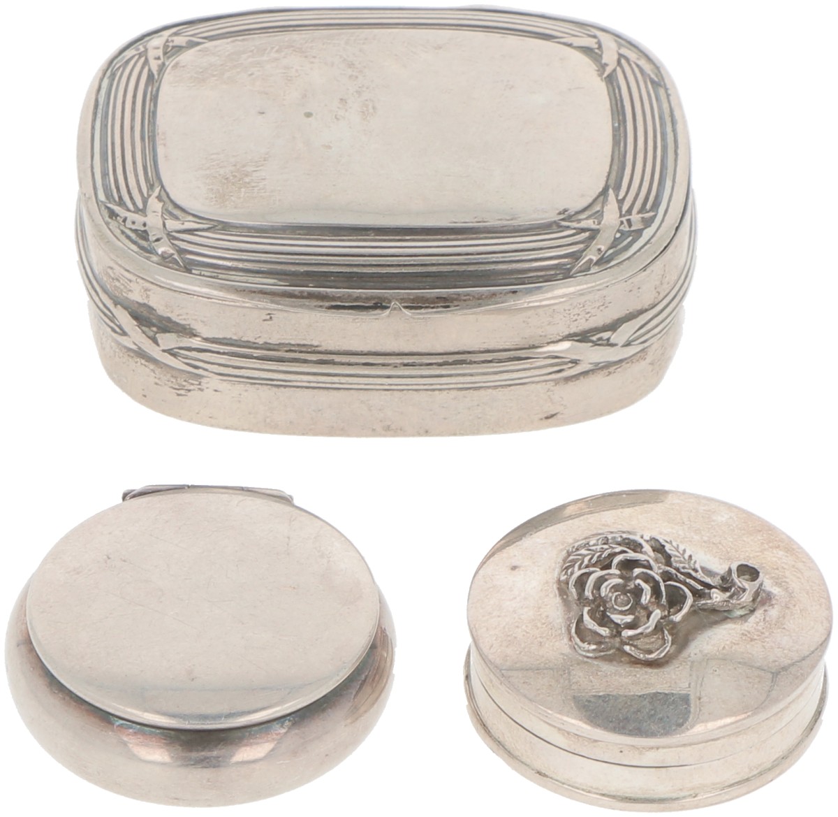 (3) delig lot diverse doosjes zilver.