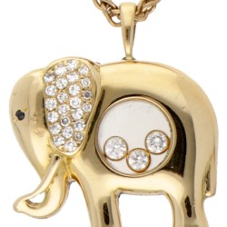 Chopard 18 kt. geelgouden collier en 'Happy Diamond Elephant' hanger bezet met ca. 0.24 ct. diamant.